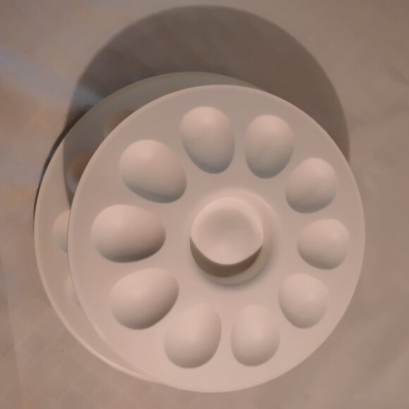 Tupperware Cake/Egg Taker - Picture 9 of 10